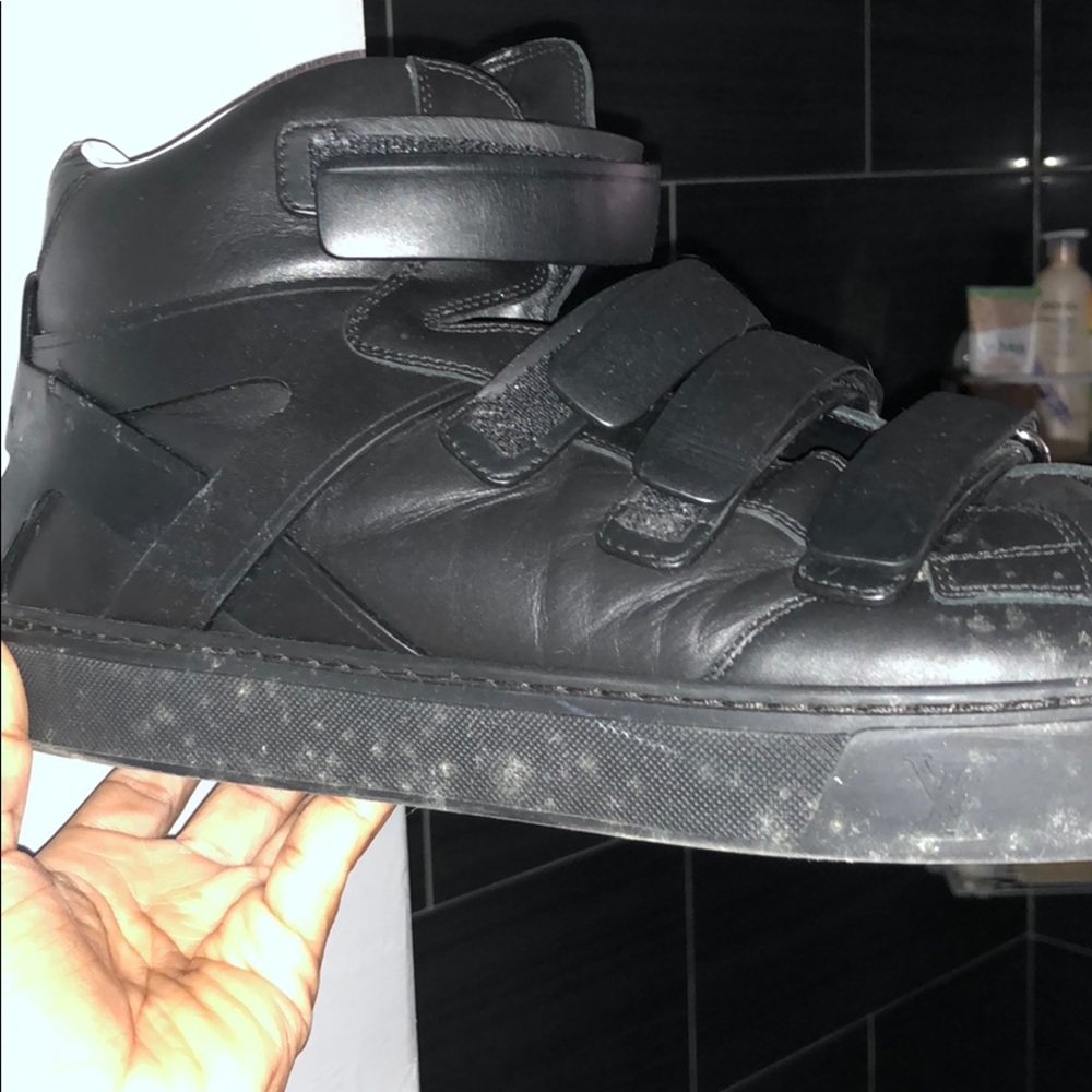Louis Vuitton Men Sneakers - Picture 6 of 6